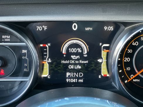 Used 2020 Jeep Wrangler Unlimited Sahara AWD/4WD image 26