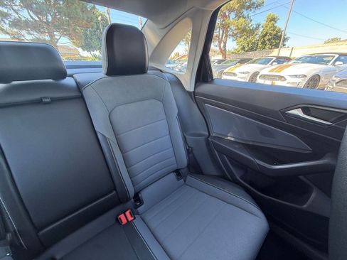 Used 2025 Volkswagen Jetta SE image 33