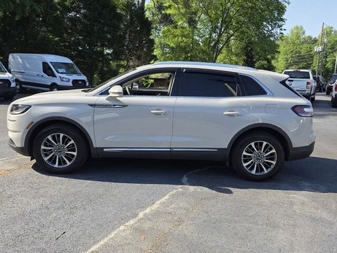 Used 2023 Lincoln Nautilus FWD w/ Premium Package image 5