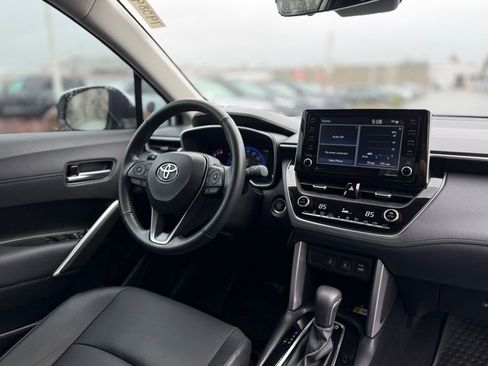Certified 2022 Toyota Corolla Cross XLE w/ Convenience Package image 21