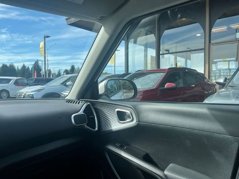 Used 2025 Kia Soul LX w/ LX Technology Package image 35