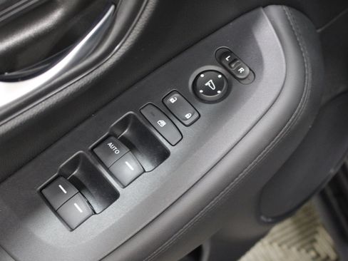 Used 2025 Honda HR-V LX image 7