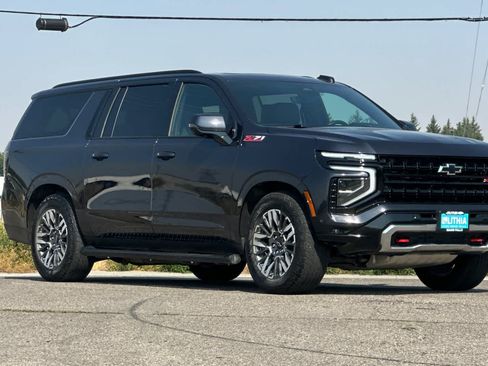 Used 2025 Chevrolet Suburban Z71 w/ Z71 Off-Road Package AWD/4WD image 9