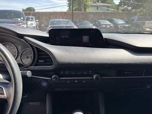 Used 2021 MAZDA MAZDA3 s FWD image 24