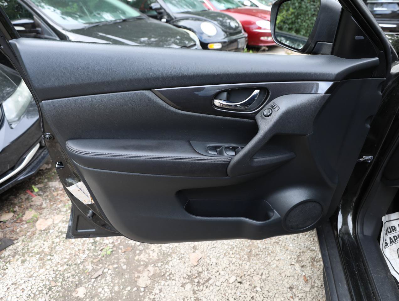 Used 2017 Nissan Rogue SV w/ SV Premium Package AWD/4WD image 17