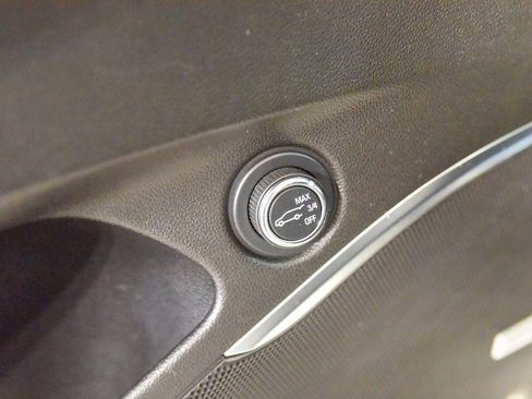 Used 2024 Buick Enclave Premium image 17