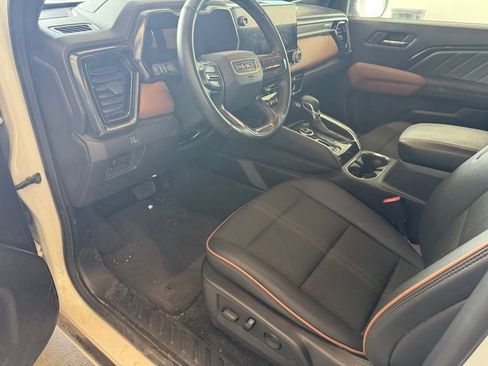 Used 2024 GMC Canyon AT4 AWD/4WD image 5