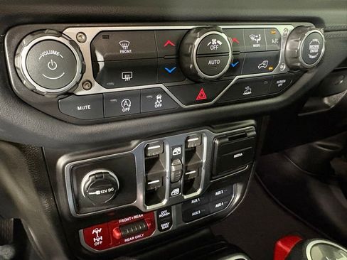 Used 2026 Jeep Wrangler Unlimited Rubicon AWD/4WD image 31