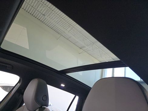 New 2026 Volkswagen Tiguan SE R-Line FWD image 2