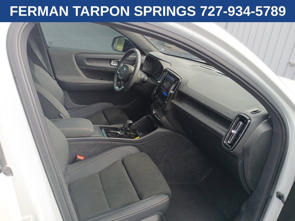 Used 2023 Volvo C40 P8 Recharge Plus w/ Climate Package AWD/4WD image 4