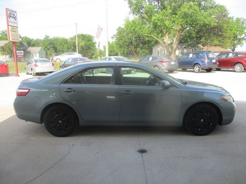 Used 2007 Toyota Camry LE FWD image 2