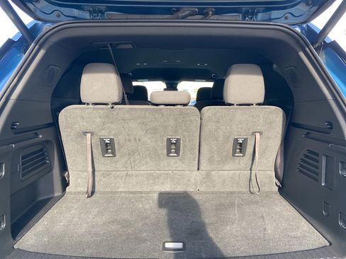 Used 2025 Chevrolet Traverse LT image 15