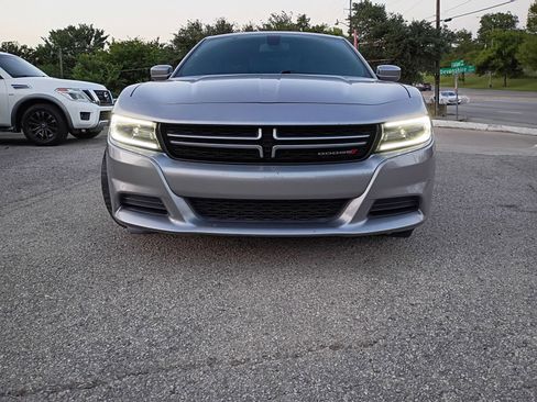 Used 2017 Dodge Charger SE RWD image 8