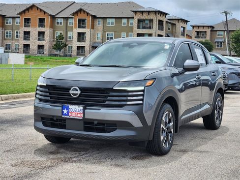 New 2025 Nissan Kicks SV image 2