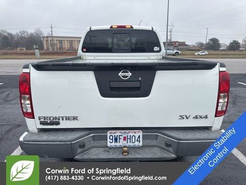 Used 2015 Nissan Frontier SV image 5