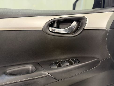 Used 2019 Nissan Sentra S w/ Appearance Package image 12