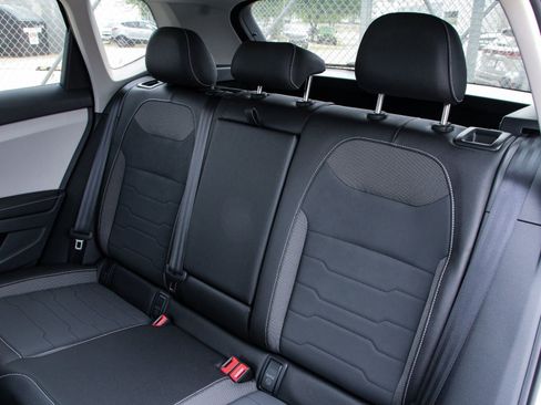 New 2026 Volkswagen Taos SE FWD image 27