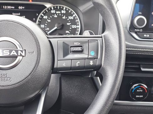 Used 2023 Nissan Rogue SV image 24