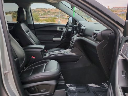 Used 2022 Ford Explorer XLT w/ Equipment Group 202A image 30