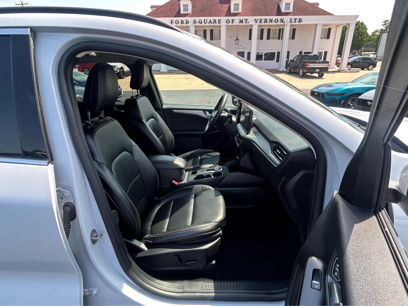 Used 2025 Ford Escape Platinum AWD/4WD image 14