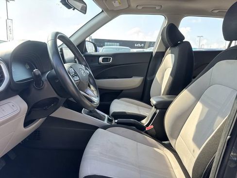 Used 2024 Hyundai Venue SEL FWD image 11