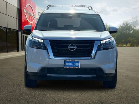 New 2025 Nissan Pathfinder SL image 11