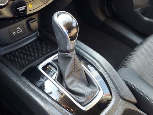 Used 2018 Nissan Rogue SV image 22