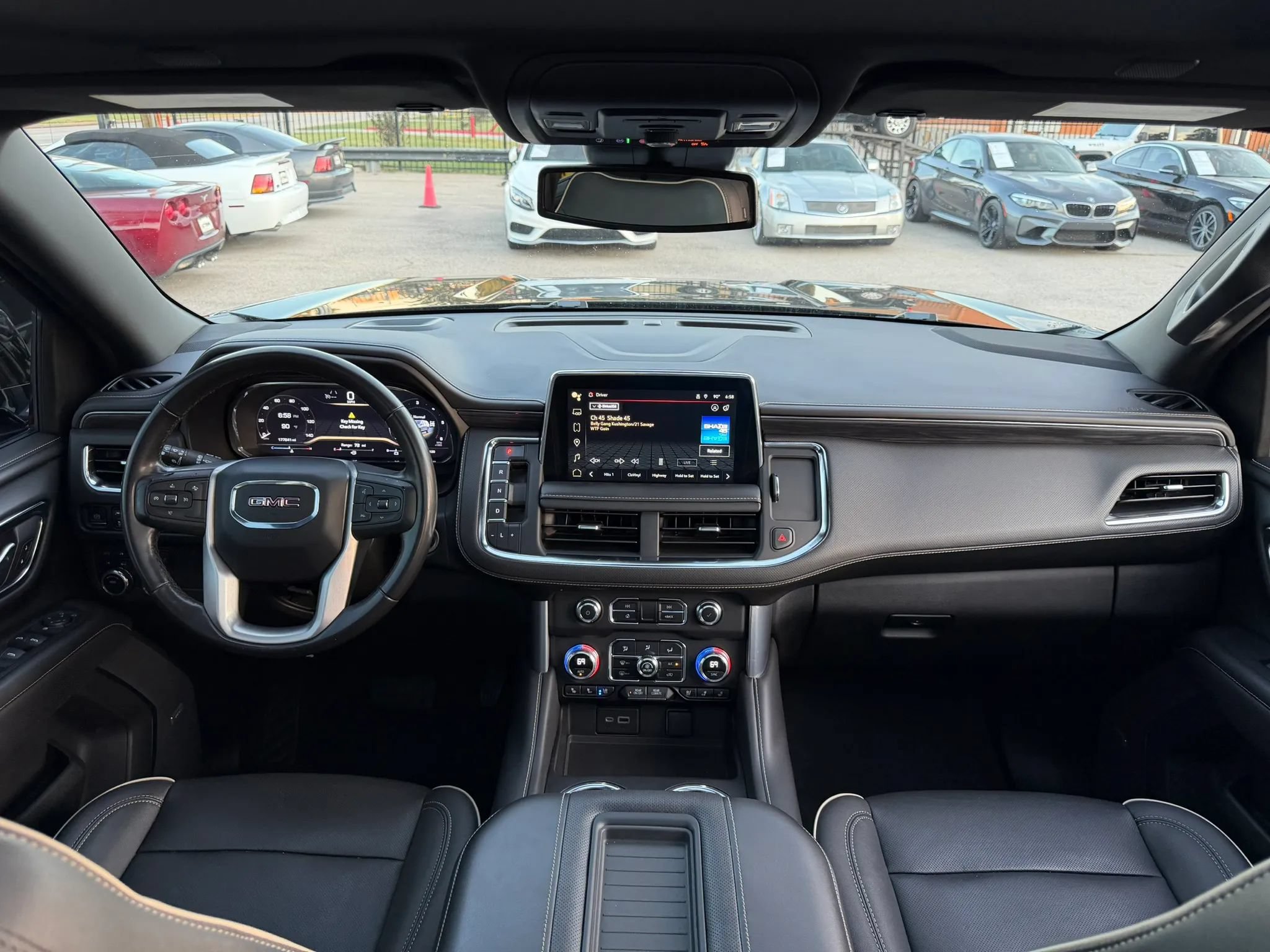 Used 2023 GMC Yukon XL SLT AWD/4WD image 29