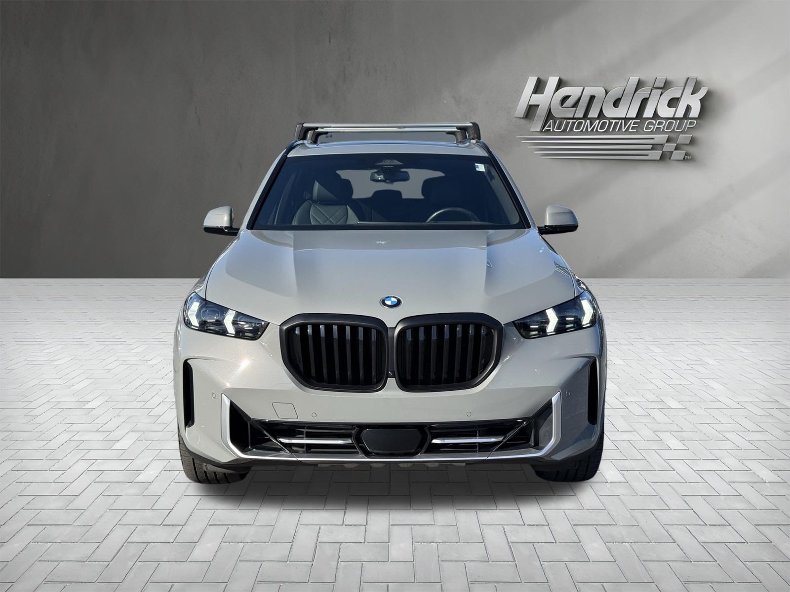 Used 2025 BMW X5 xDrive40i w/ Parking Assistance Package AWD/4WD image 2