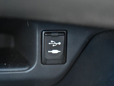 Used 2019 Toyota C-HR LE image 22