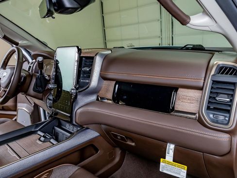 Used 2025 RAM 2500 Limited AWD/4WD image 19