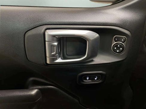 Used 2024 Jeep Wrangler Unlimited image 30