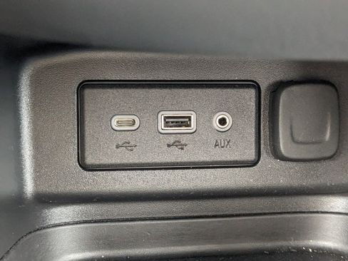 Used 2021 Chevrolet Equinox LT FWD image 24