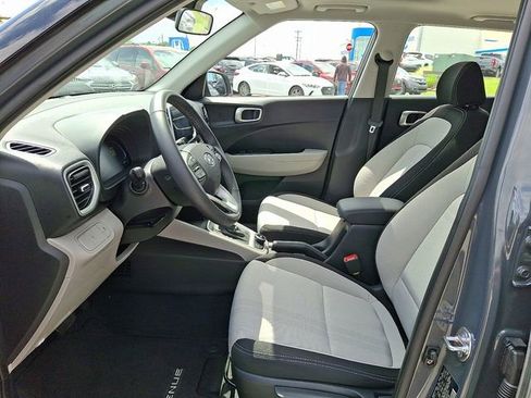 Used 2026 Hyundai Venue SEL FWD image 13
