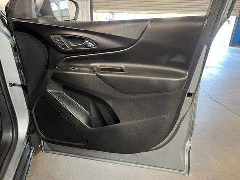 Used 2024 Chevrolet Equinox LT FWD image 11