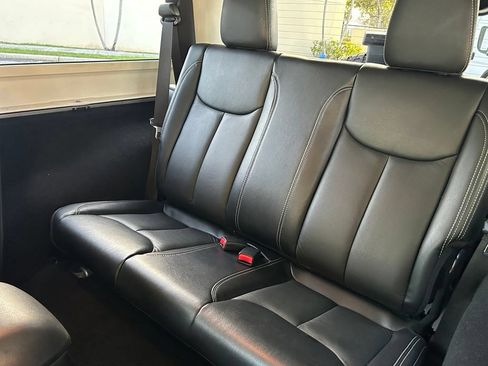 Used 2016 Jeep Wrangler Sahara w/ Connectivity Group AWD/4WD image 33