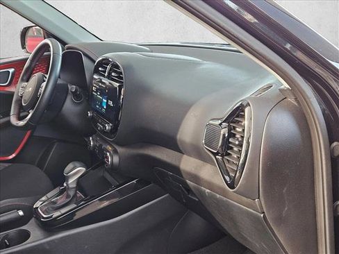 Used 2025 Kia Soul GT-Line image 24