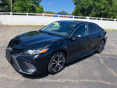 Used 2020 Toyota Camry SE w/ Carpet Mat Package