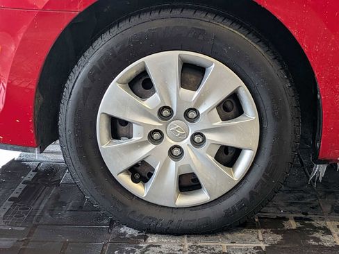 Used 2012 Hyundai Elantra GLS image 13