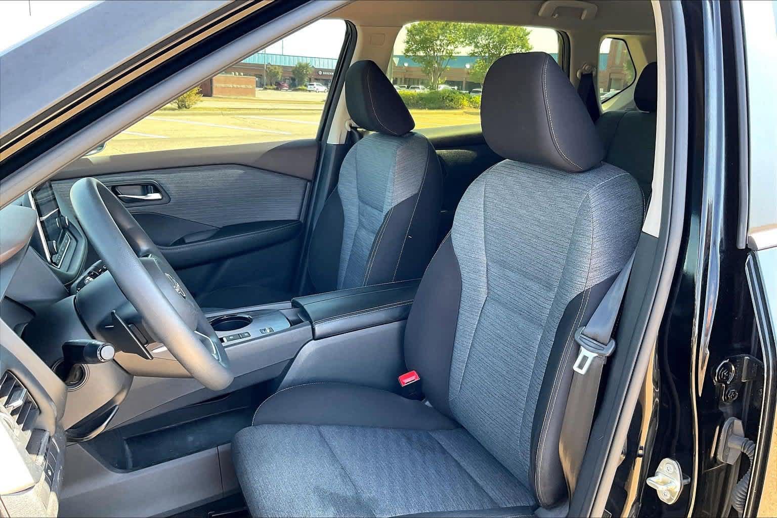 Used 2023 Nissan Rogue SV FWD image 10