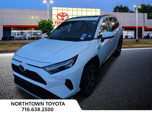Used 2022 Toyota RAV4 SE image 11