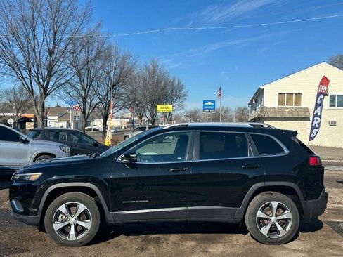 Used 2020 Jeep Cherokee Limited image 3