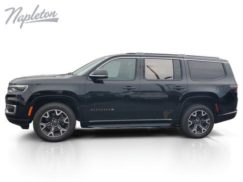 Used 2023 Jeep Wagoneer Series III w/ Preferred Equipment Group AWD/4WD image 2