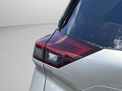 Used 2025 Nissan Rogue Platinum w/ Tech Package FWD image 18