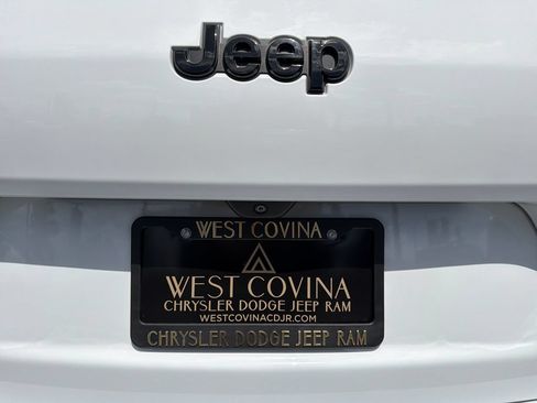 Used 2023 Jeep Grand Cherokee L Laredo AWD/4WD image 36