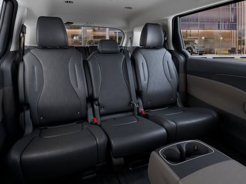 Used 2026 Kia Carnival LXS FWD image 22