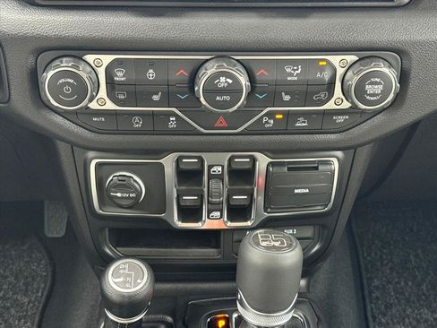 New 2026 Jeep Gladiator Sport AWD/4WD image 14