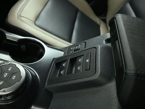 Used 2024 Ford Bronco Wildtrak AWD/4WD image 18