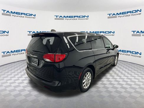 Used 2024 Chrysler Voyager LX FWD image 5