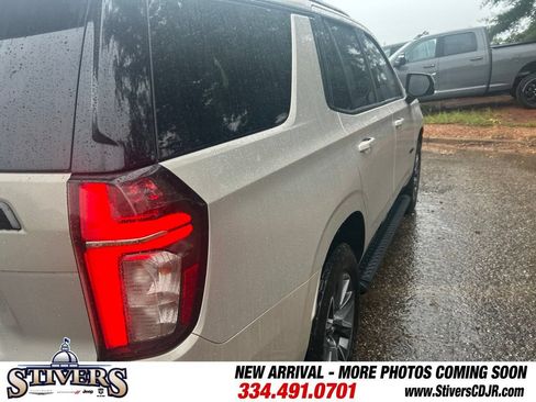 Used 2022 Chevrolet Tahoe Z71 w/ Luxury Package AWD/4WD image 8